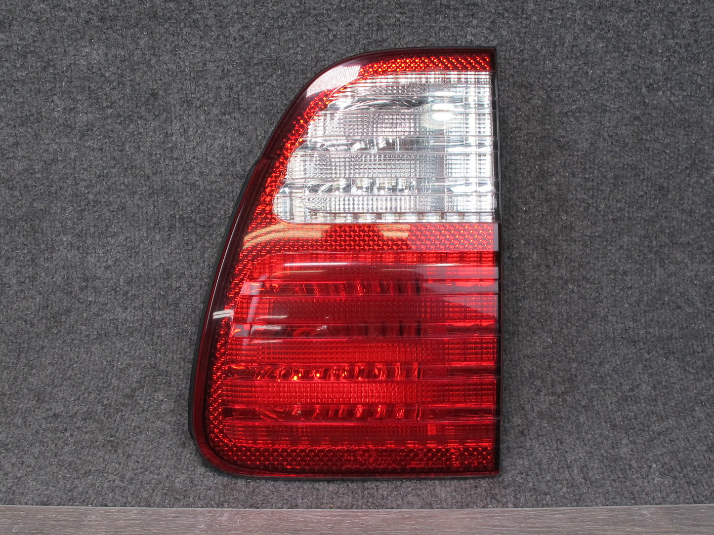 1998-2006 Lexus UZJ100L LX470 Rear Right Passenger Side Outer Tail Light Lamp