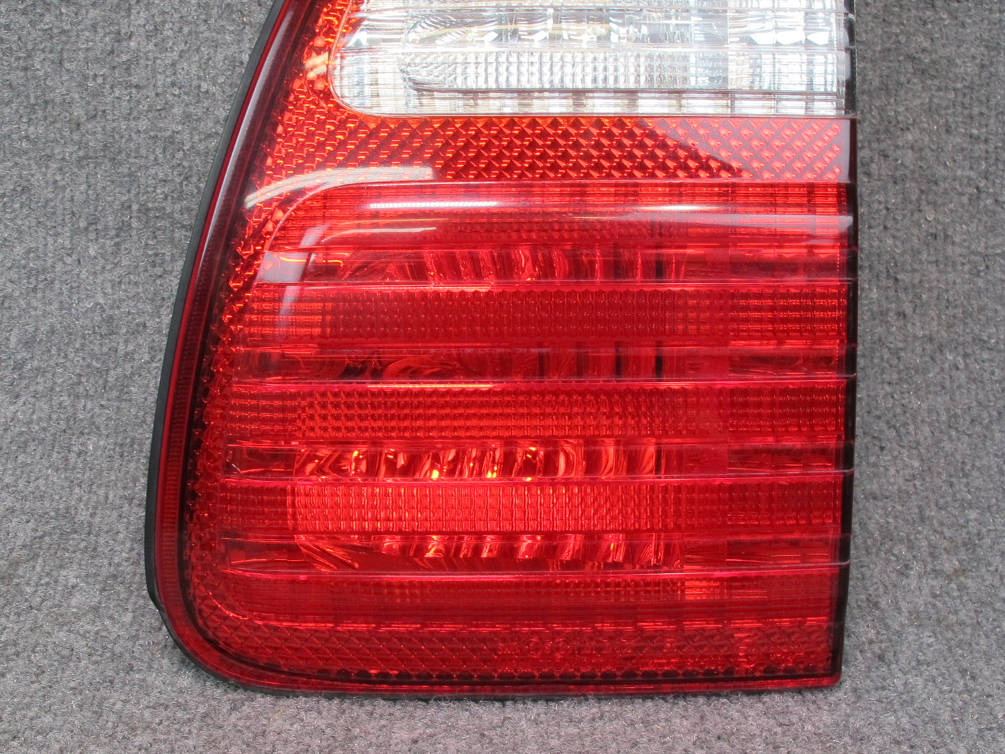 1998-2006 Lexus UZJ100L LX470 Rear Right Passenger Side Outer Tail Light Lamp