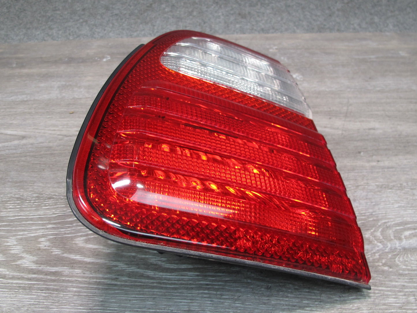 1998-2006 Lexus UZJ100L LX470 Rear Right Passenger Side Outer Tail Light Lamp
