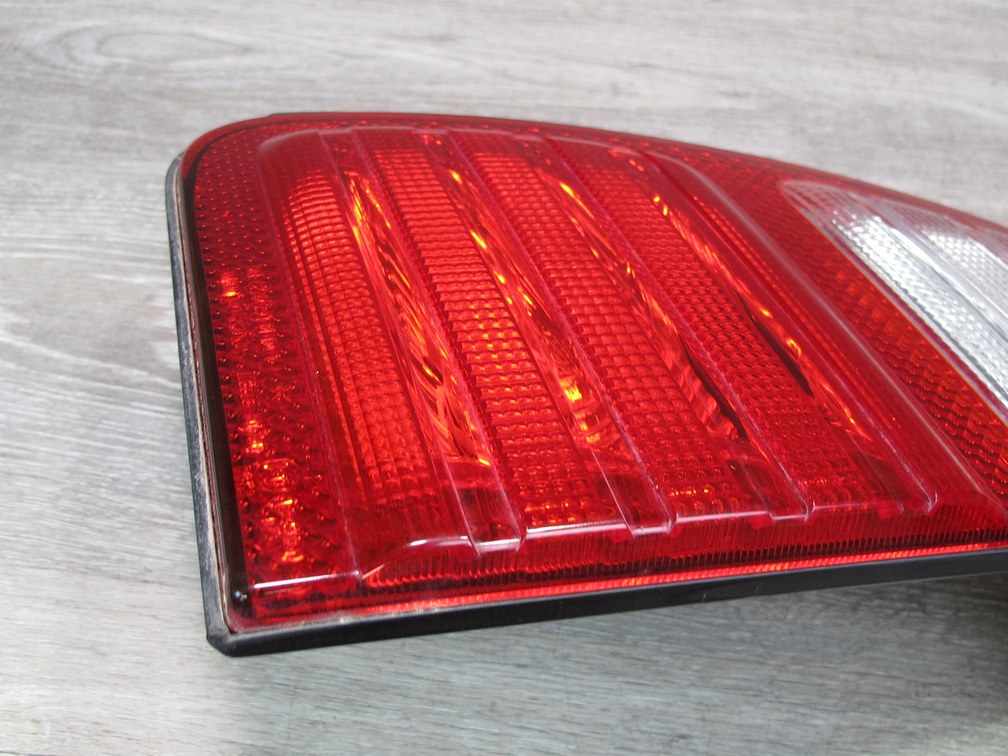 1998-2006 Lexus UZJ100L LX470 Rear Right Passenger Side Outer Tail Light Lamp