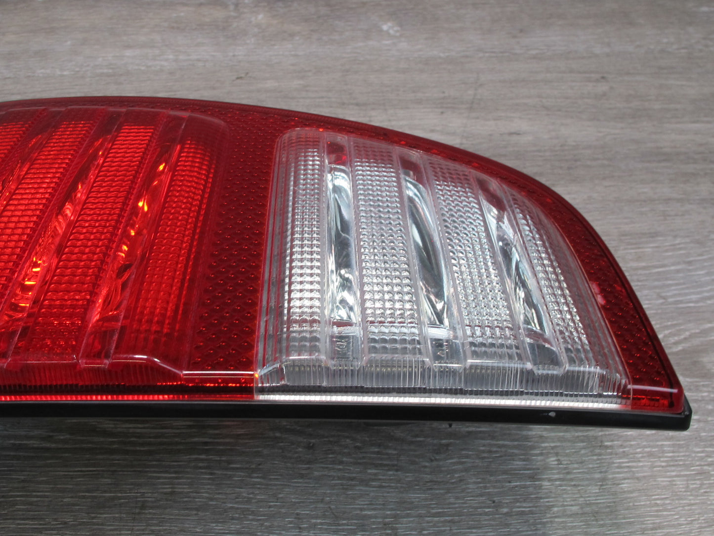 1998-2006 Lexus UZJ100L LX470 Rear Right Passenger Side Outer Tail Light Lamp