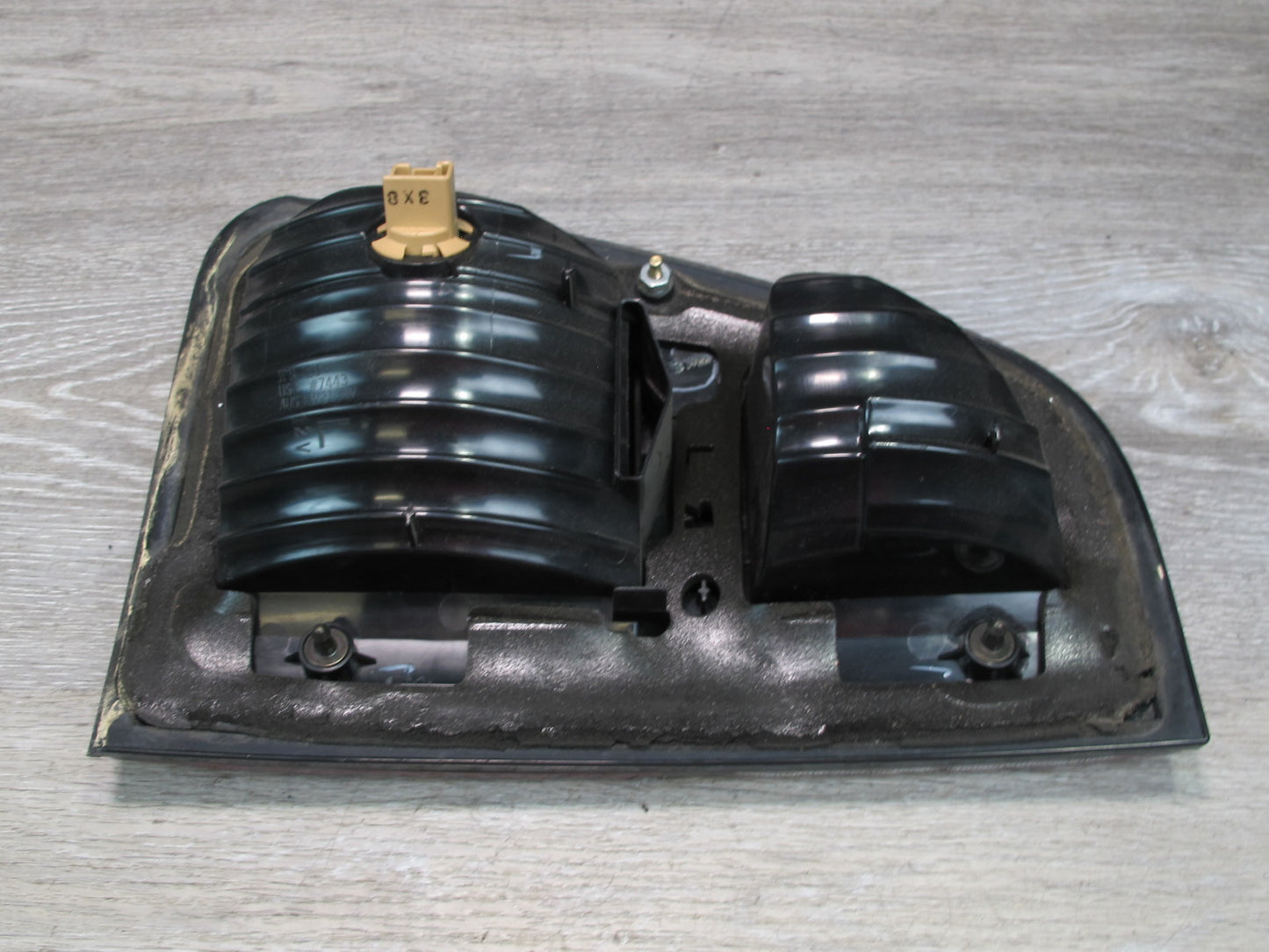 1998-2006 Lexus UZJ100L LX470 Rear Left Driver Side Inner Tail Light Lamp