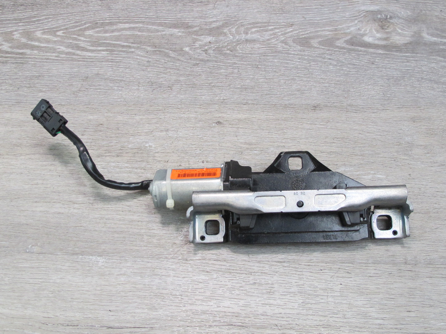 2008-2014 BMW E71 E72 X6 Rear Trunk Lid Power Lock Drive Motor Mechanism 7114613