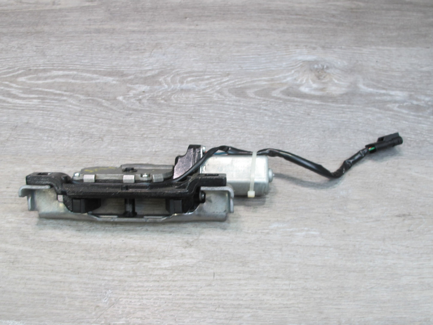 2008-2014 BMW E71 E72 X6 Rear Trunk Lid Power Lock Drive Motor Mechanism 7114613