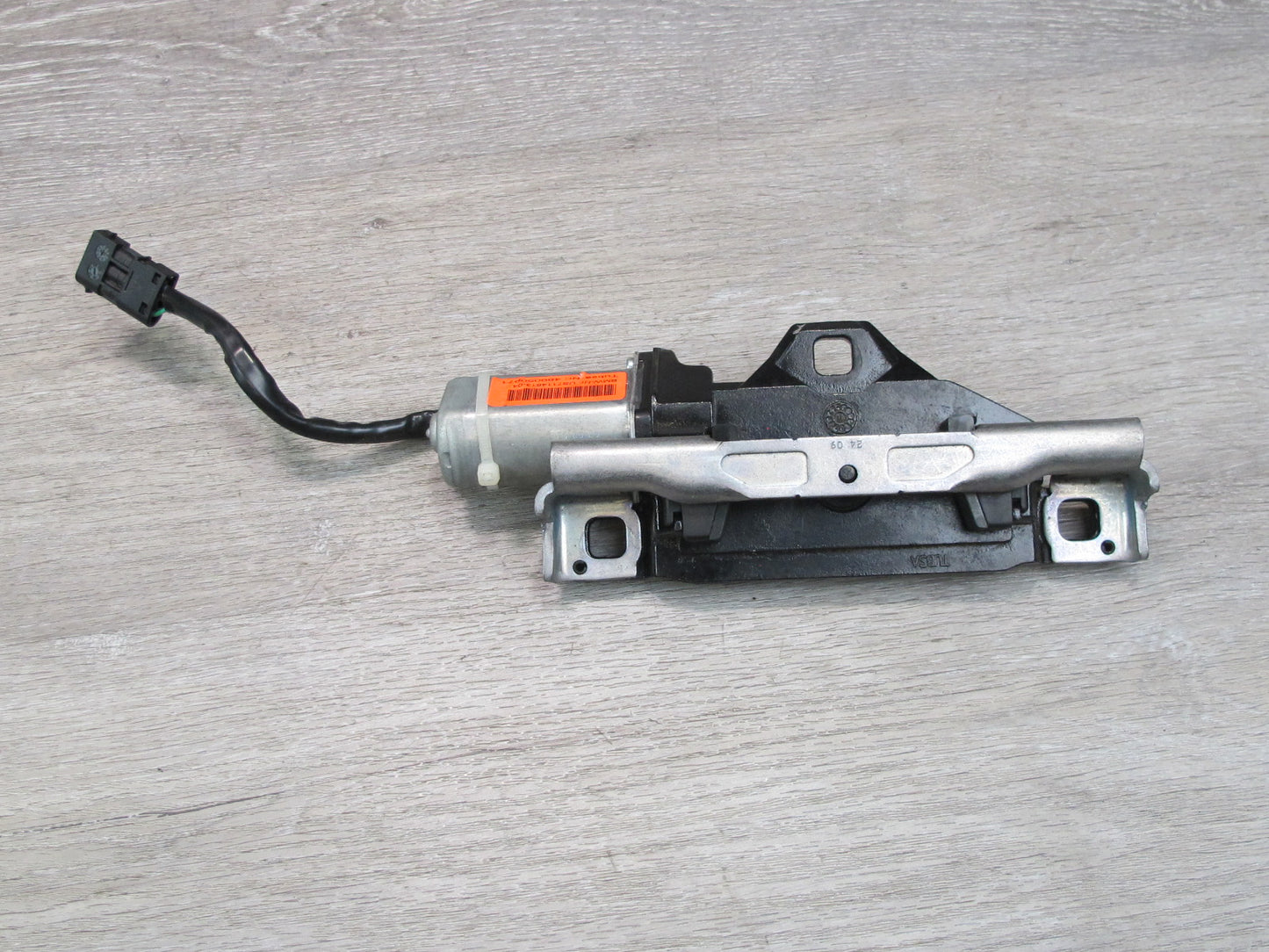 2008-2014 BMW E71 E72 X6 Rear Trunk Lid Power Lock Drive Motor Mechanism 7114613