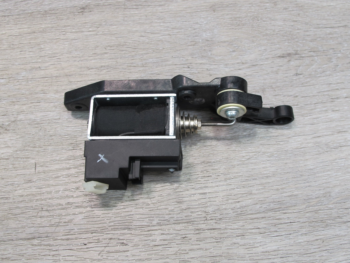 2008-2014 BMW E71 E72 X6 Glove Box Lock Latch