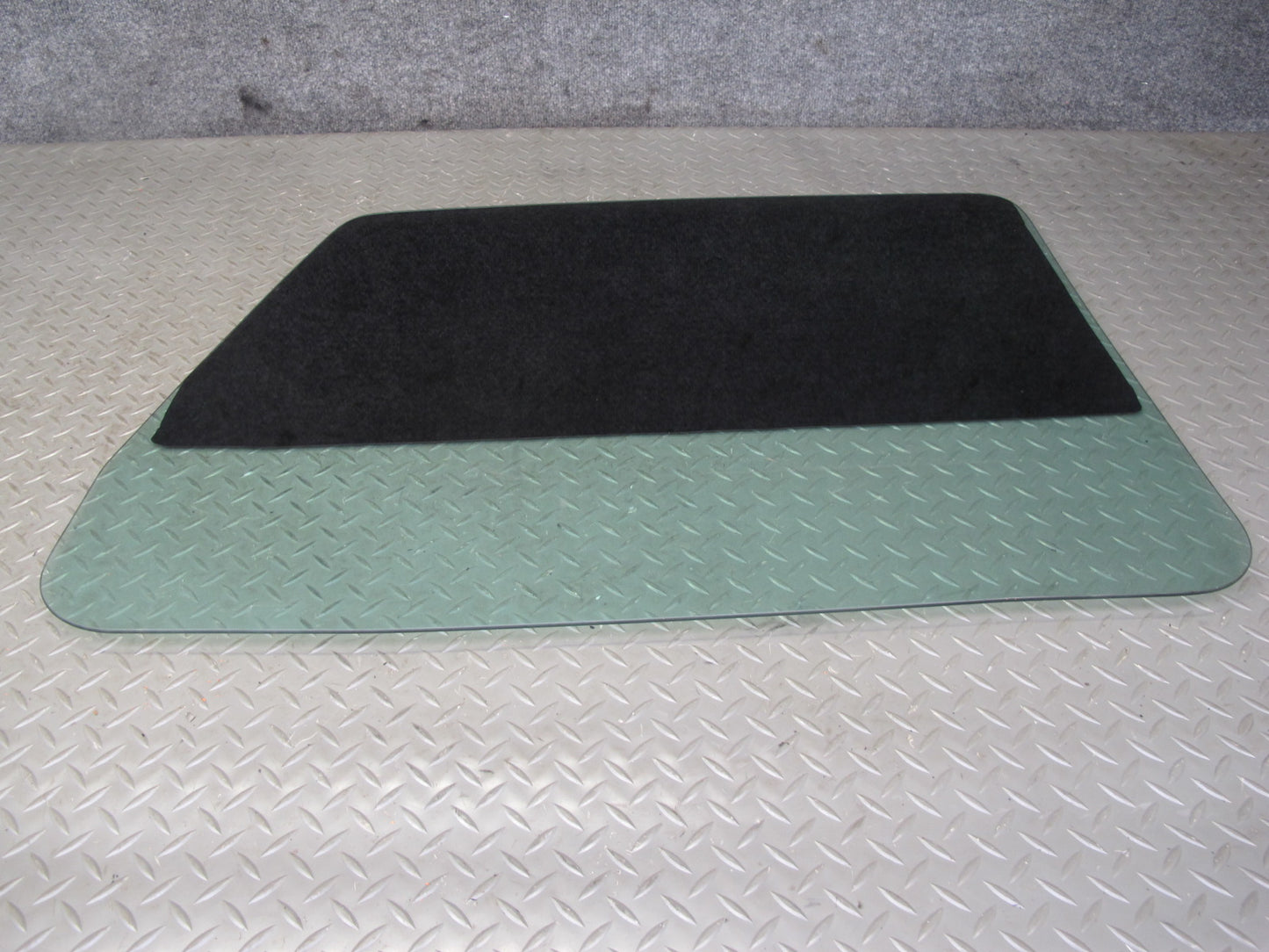 2003-2009 Hummer H2 Front Right Passenger Side Door Glass Window