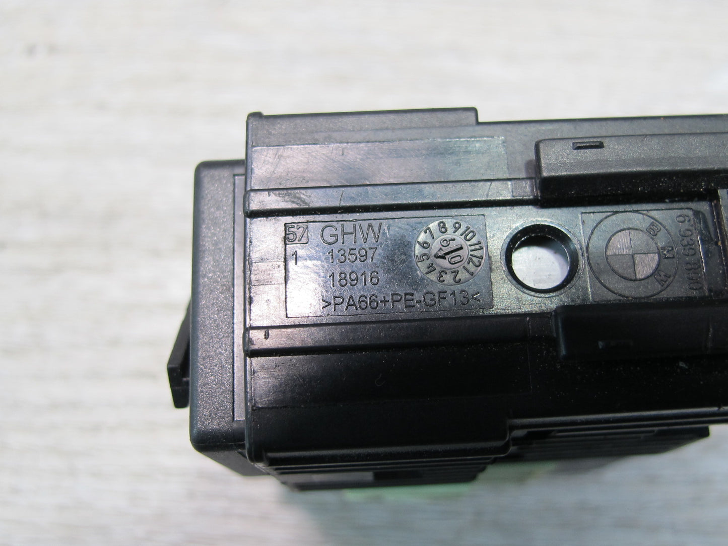 2008-2014 BMW E71 E72 X6 Fuel Pump Relay Module w Holder Bracket