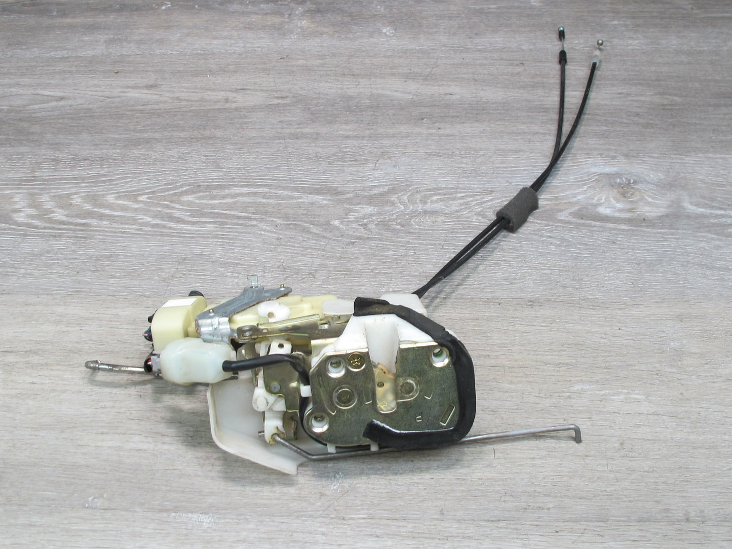 01-05 Lexus GS430 GS300 JZS160L Front Right Pass Door Lock Latch Actuator OEM