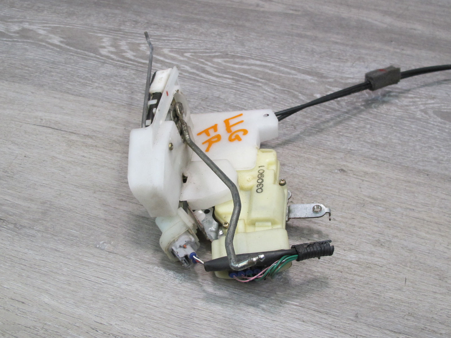 01-05 Lexus GS430 GS300 JZS160L Front Right Pass Door Lock Latch Actuator OEM