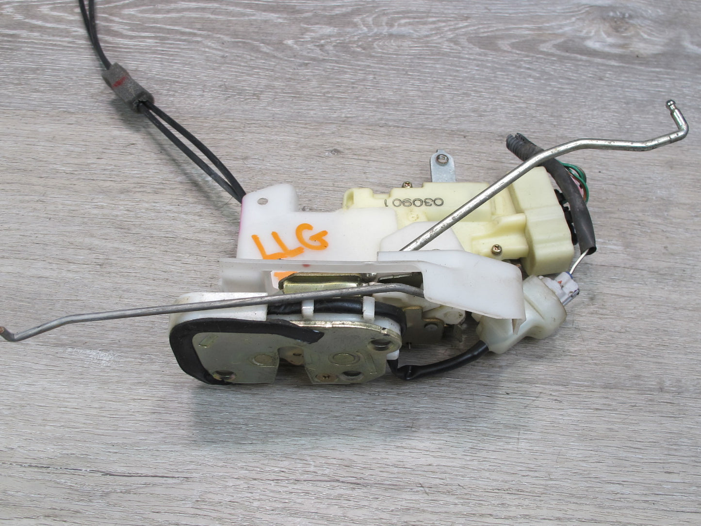 01-05 Lexus GS430 GS300 JZS160L Front Right Pass Door Lock Latch Actuator OEM
