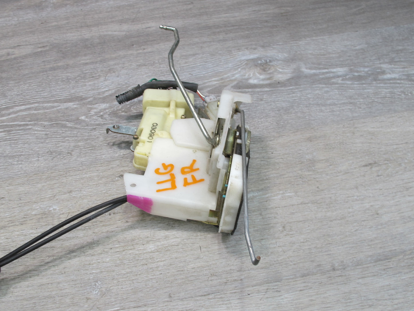01-05 Lexus GS430 GS300 JZS160L Front Right Pass Door Lock Latch Actuator OEM