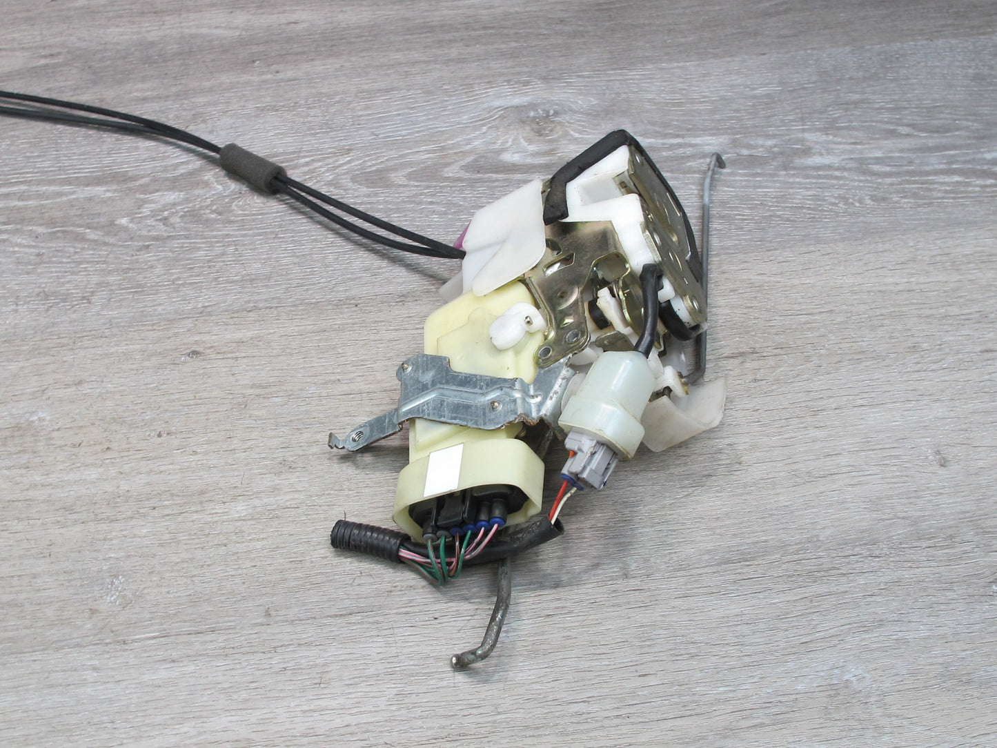 01-05 Lexus GS430 GS300 JZS160L Front Right Pass Door Lock Latch Actuator OEM