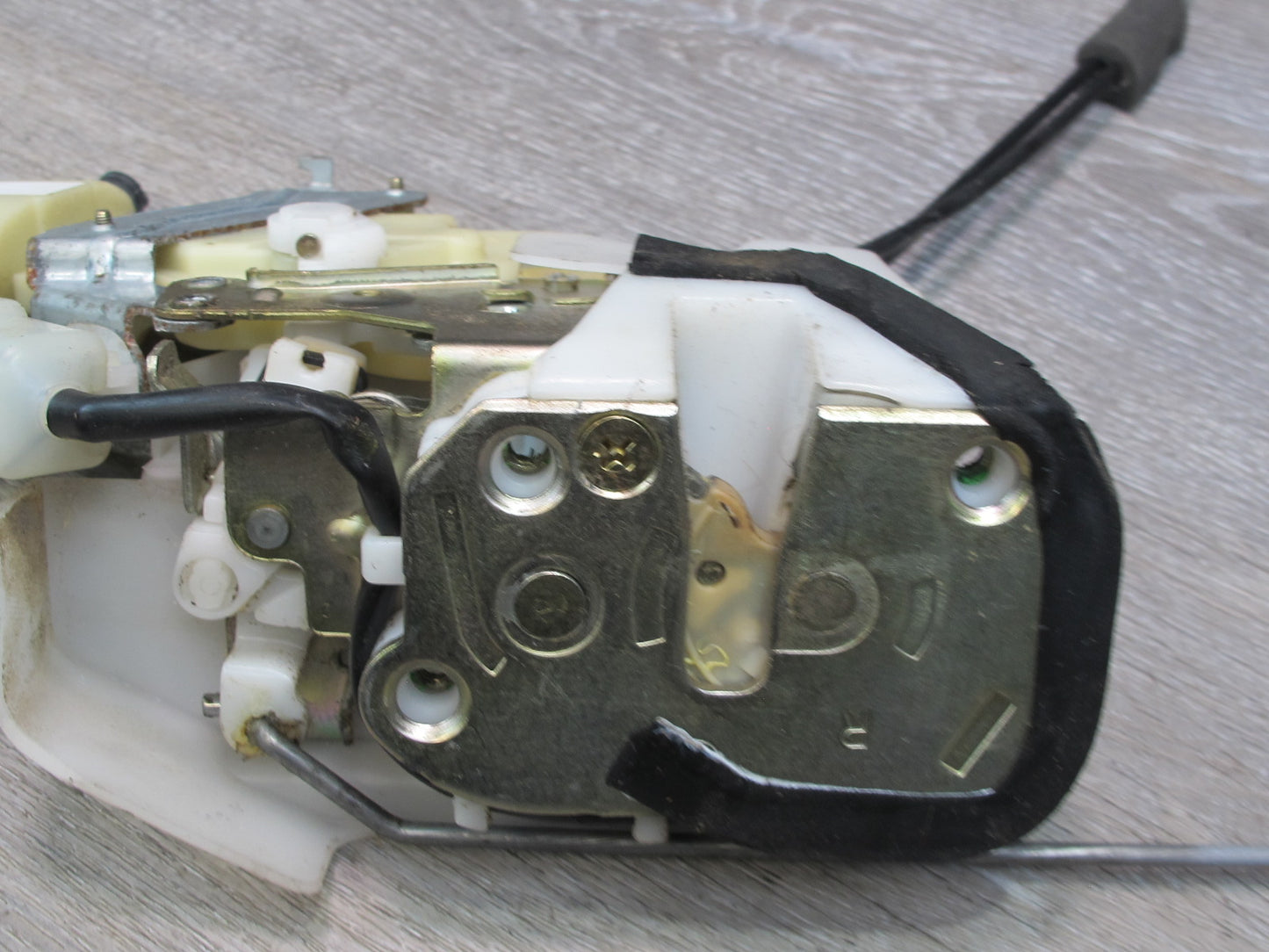 01-05 Lexus GS430 GS300 JZS160L Front Right Pass Door Lock Latch Actuator OEM