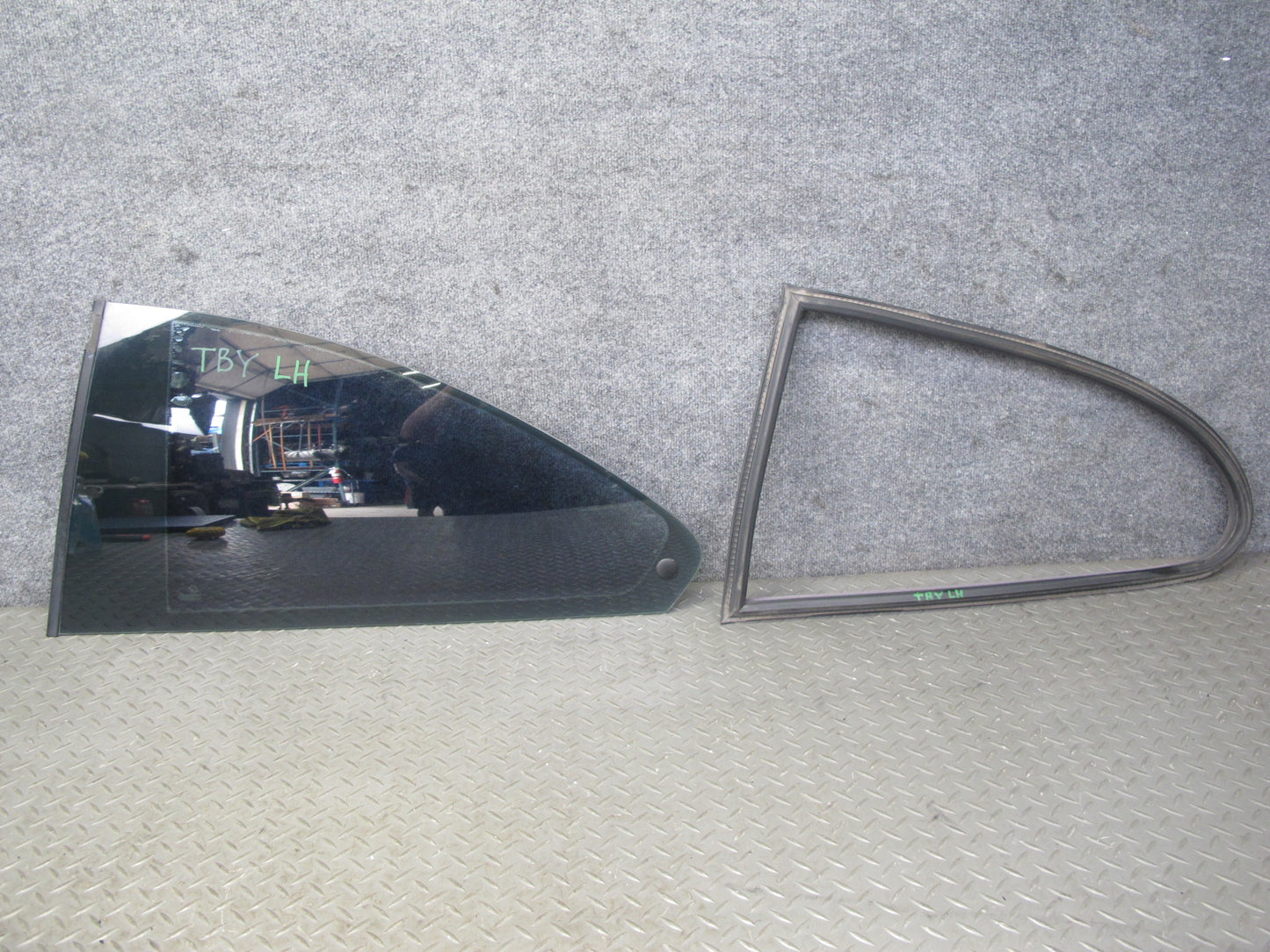 2001-2006 BMW E46 Coupe Rear Left Quarter Glass Window w Weatherstrip Seal