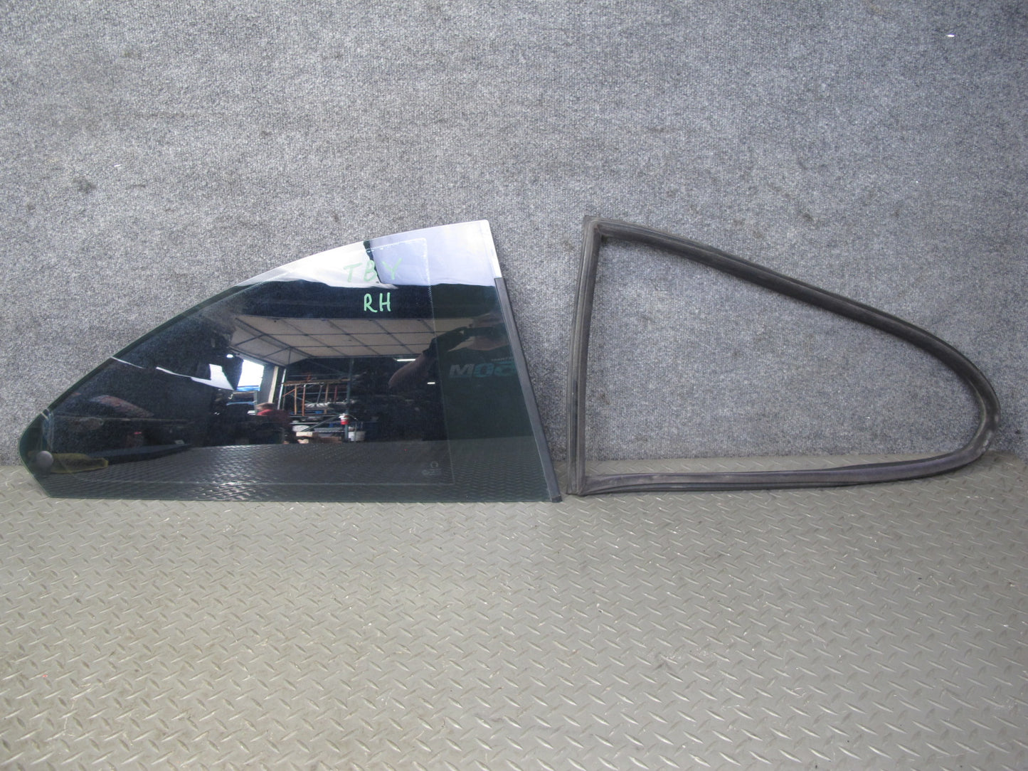 2001-2006 BMW E46 Coupe Rear Right Quarter Glass Window w Weatherstrip Seal