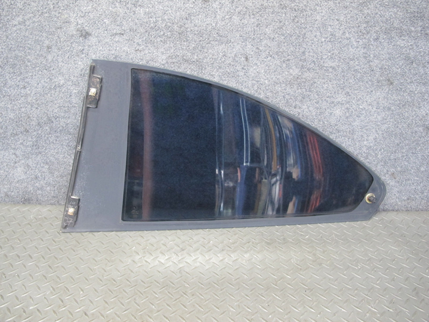 2001-2006 BMW E46 Coupe Rear Right Quarter Glass Window w Weatherstrip Seal