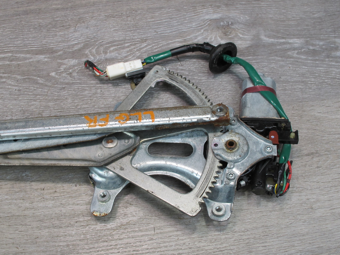 98-05 Lexus GS400 GS430 GS300 Front Right Door Window Regulator w Motor OEM