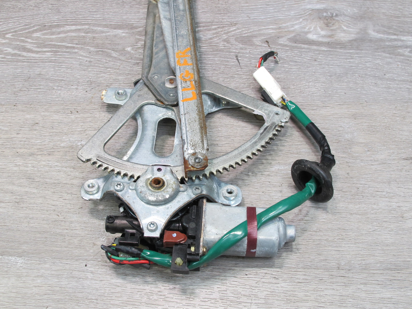 98-05 Lexus GS400 GS430 GS300 Front Right Door Window Regulator w Motor OEM