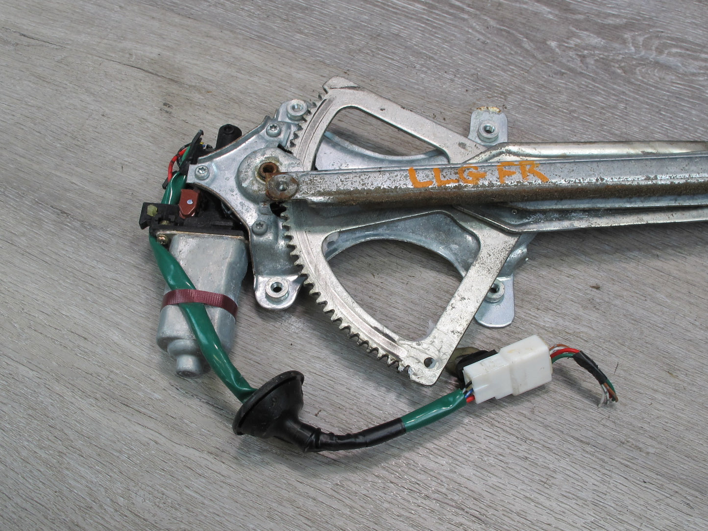 98-05 Lexus GS400 GS430 GS300 Front Right Door Window Regulator w Motor OEM