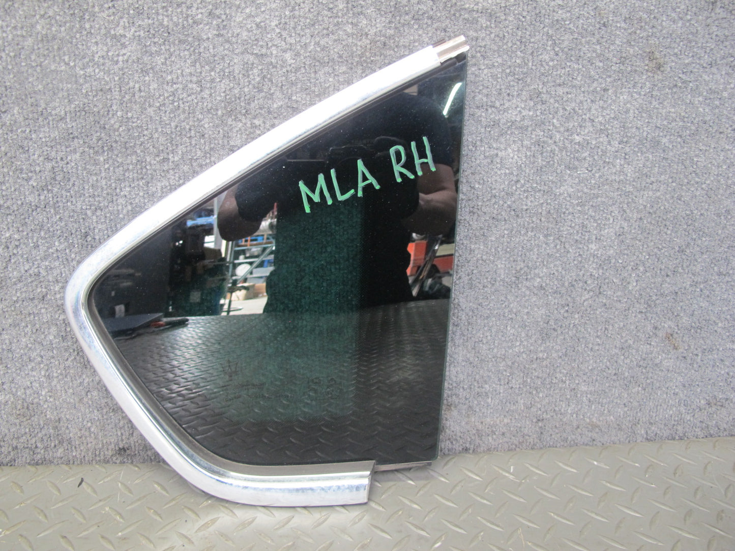 2017-2020 Maserati Levante M161 Rear Right Quarter Corner Glass Window
