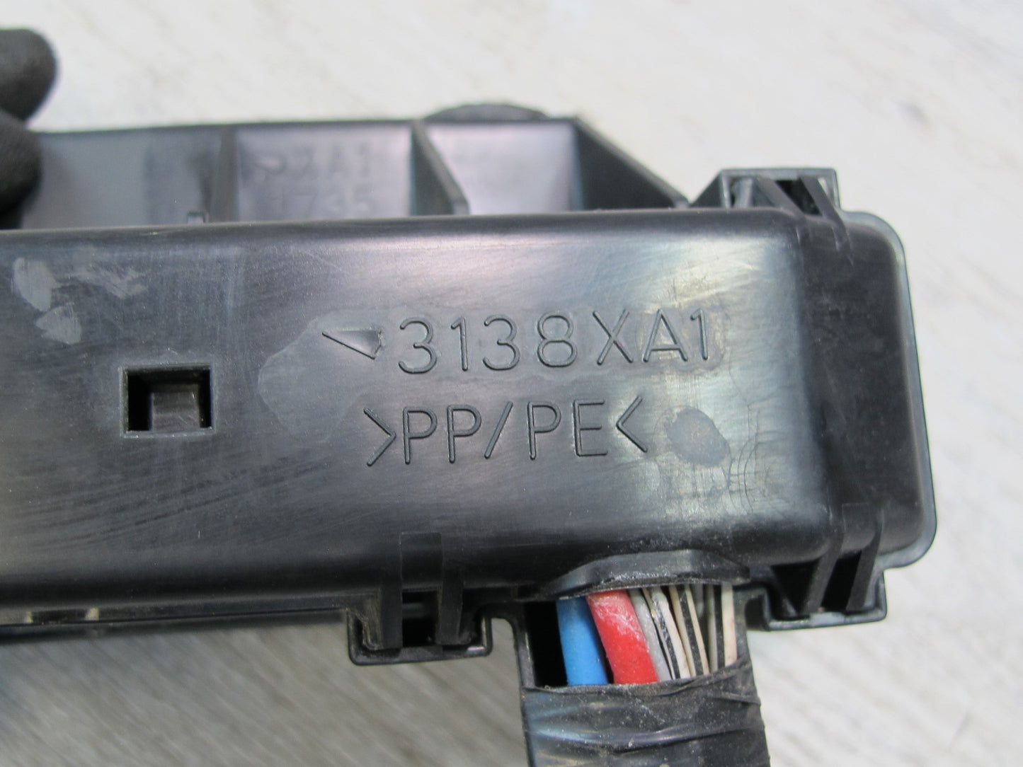 01-05 Lexus JZS160L GS300 GS430 Underhood Fuse Relay Box 3138XA1 OEM