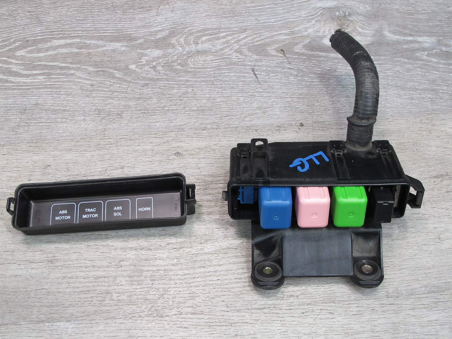 01-05 Lexus JZS160L GS300 GS430 Underhood Fuse Relay Box 3138XA1 OEM