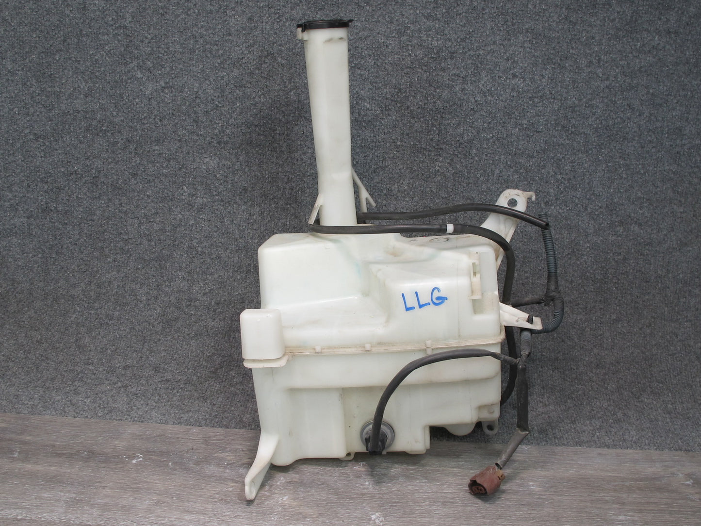 98-05 Lexus GS400 GS430 GS300 Windshield Washer Fluid Reservoir Tank w Pump OEM