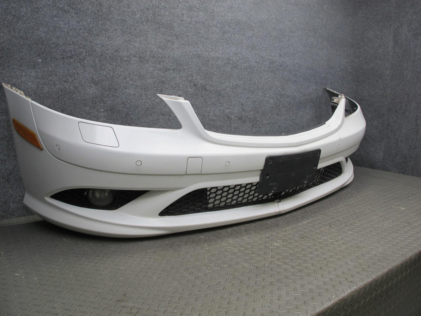 07-09 Mercedes W221 S AMG Front Bumper Cover w Fog Light & PDC White Damaged