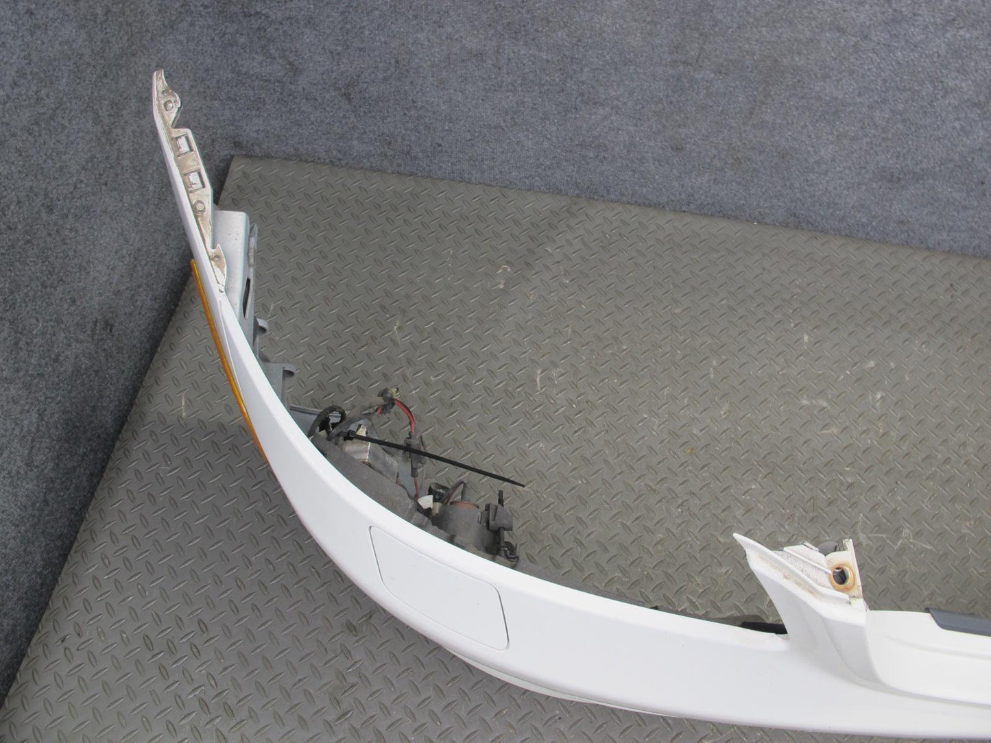07-09 Mercedes W221 S AMG Front Bumper Cover w Fog Light & PDC White Damaged