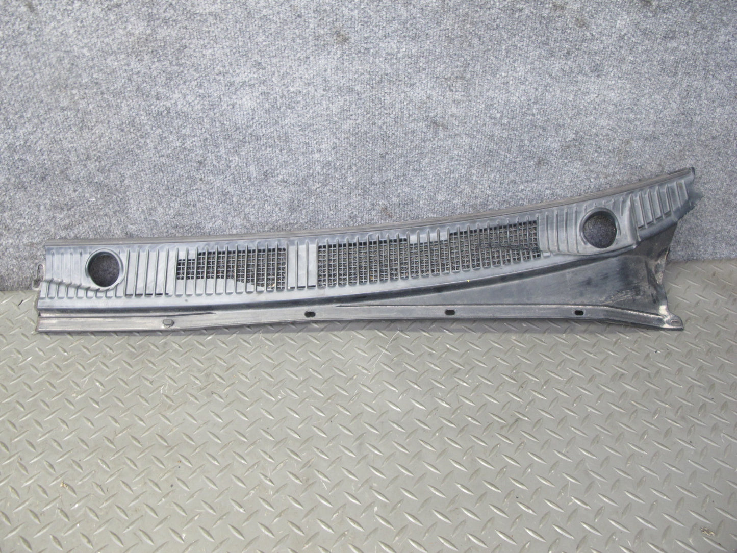 1998-2007 Lexus UZJ100L LX470 Front Windshield Left & Right Vent Cowl Seal Set