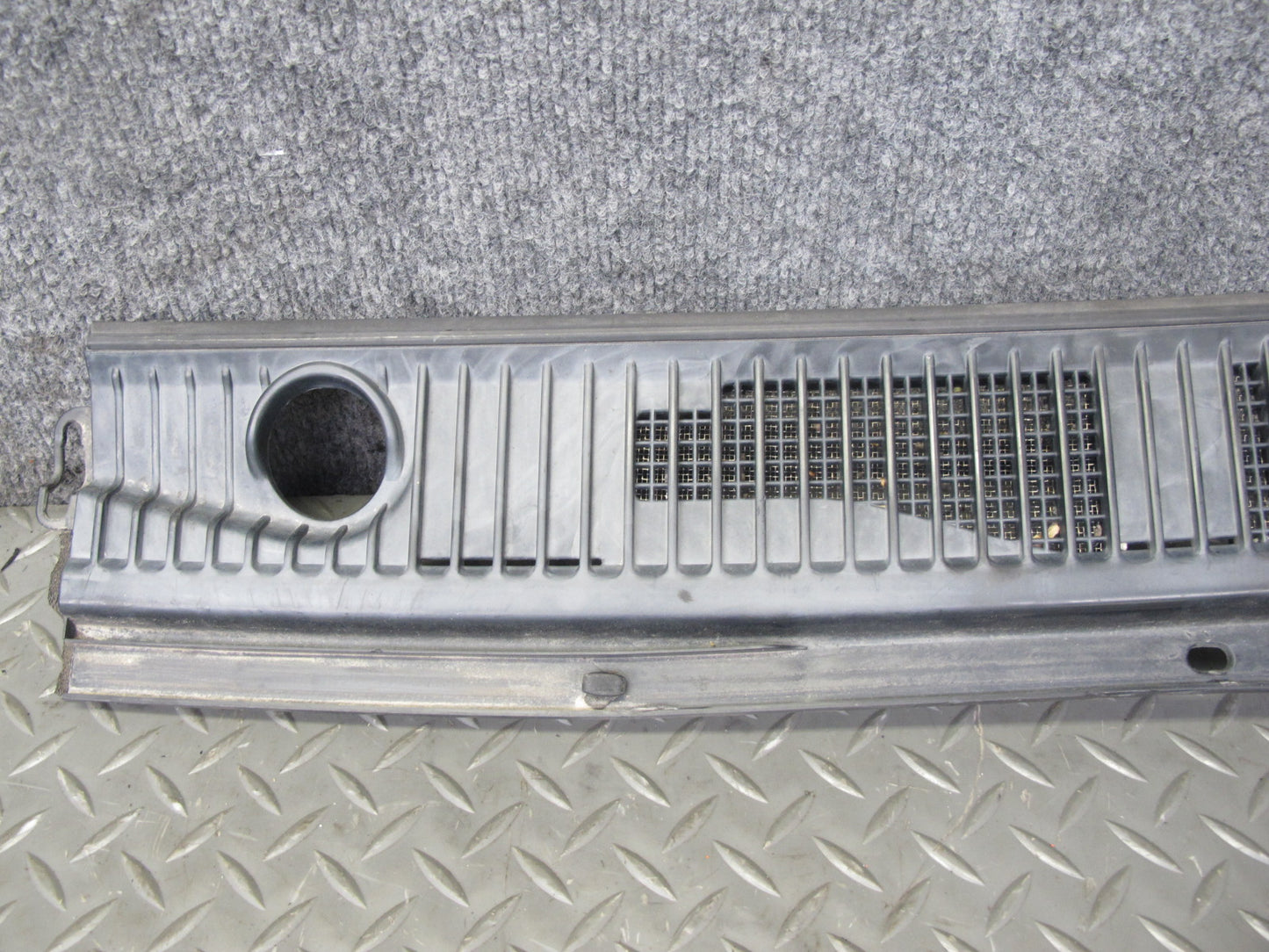 1998-2007 Lexus UZJ100L LX470 Front Windshield Left & Right Vent Cowl Seal Set