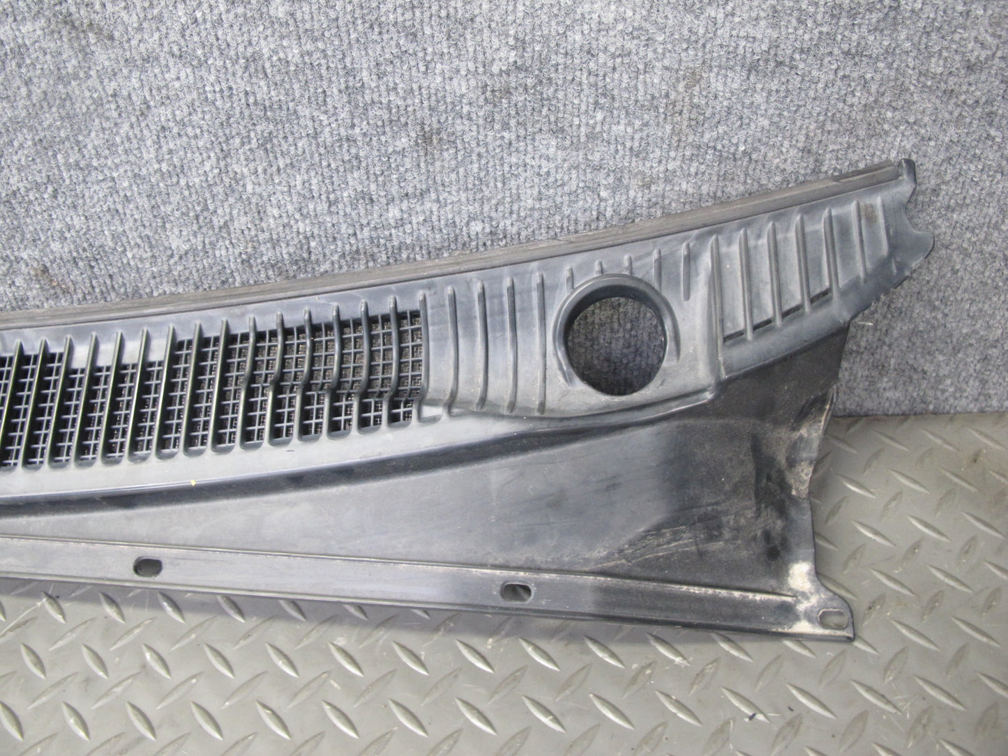 1998-2007 Lexus UZJ100L LX470 Front Windshield Left & Right Vent Cowl Seal Set