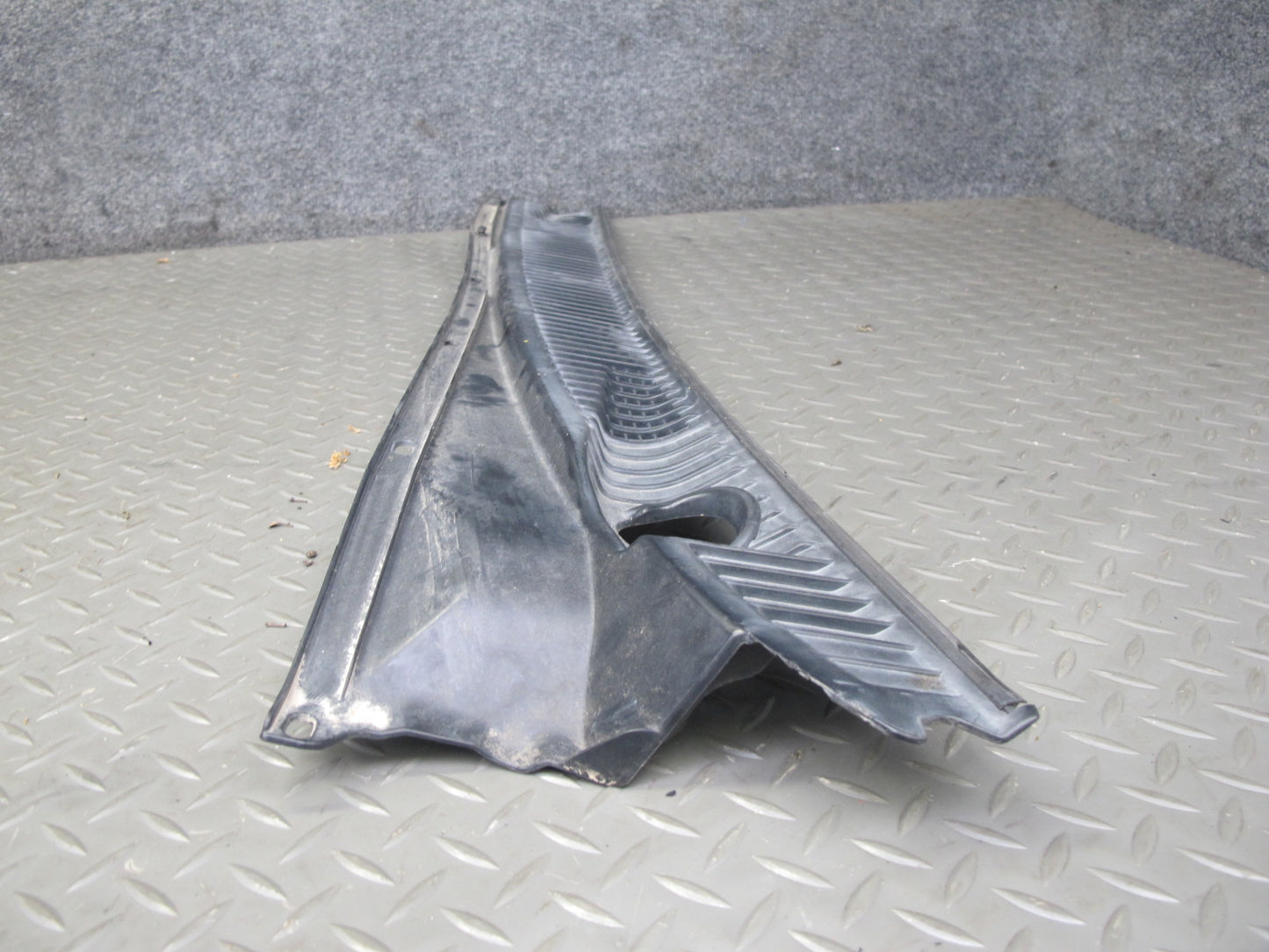 1998-2007 Lexus UZJ100L LX470 Front Windshield Left & Right Vent Cowl Seal Set