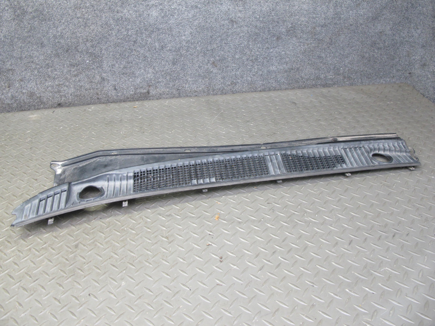 1998-2007 Lexus UZJ100L LX470 Front Windshield Left & Right Vent Cowl Seal Set