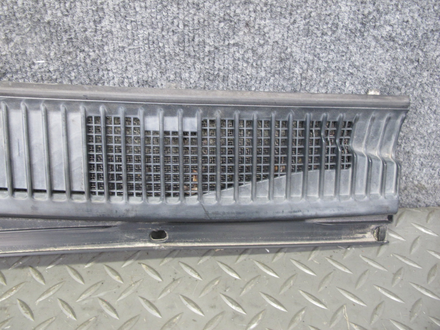 1998-2007 Lexus UZJ100L LX470 Front Windshield Left & Right Vent Cowl Seal Set