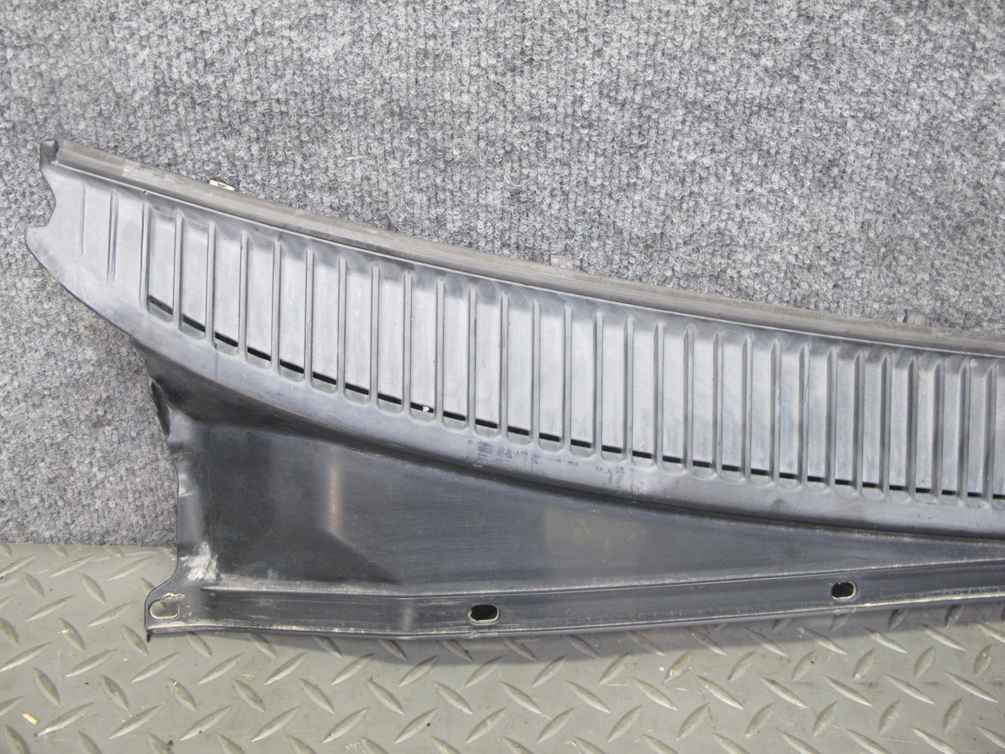 1998-2007 Lexus UZJ100L LX470 Front Windshield Left & Right Vent Cowl Seal Set