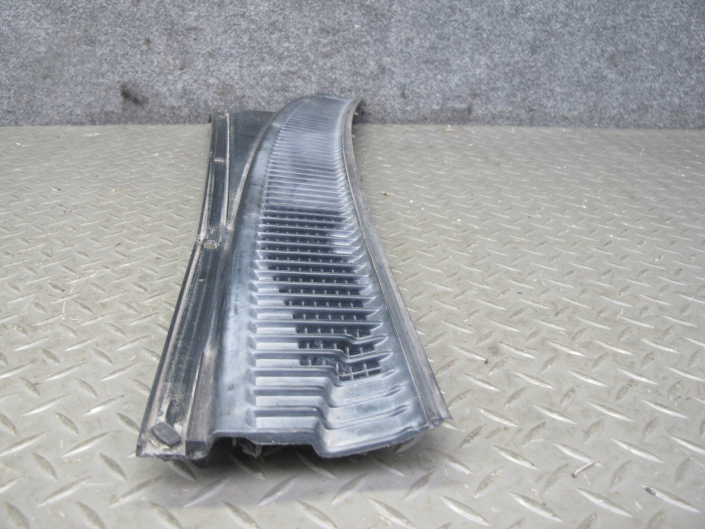 1998-2007 Lexus UZJ100L LX470 Front Windshield Left & Right Vent Cowl Seal Set