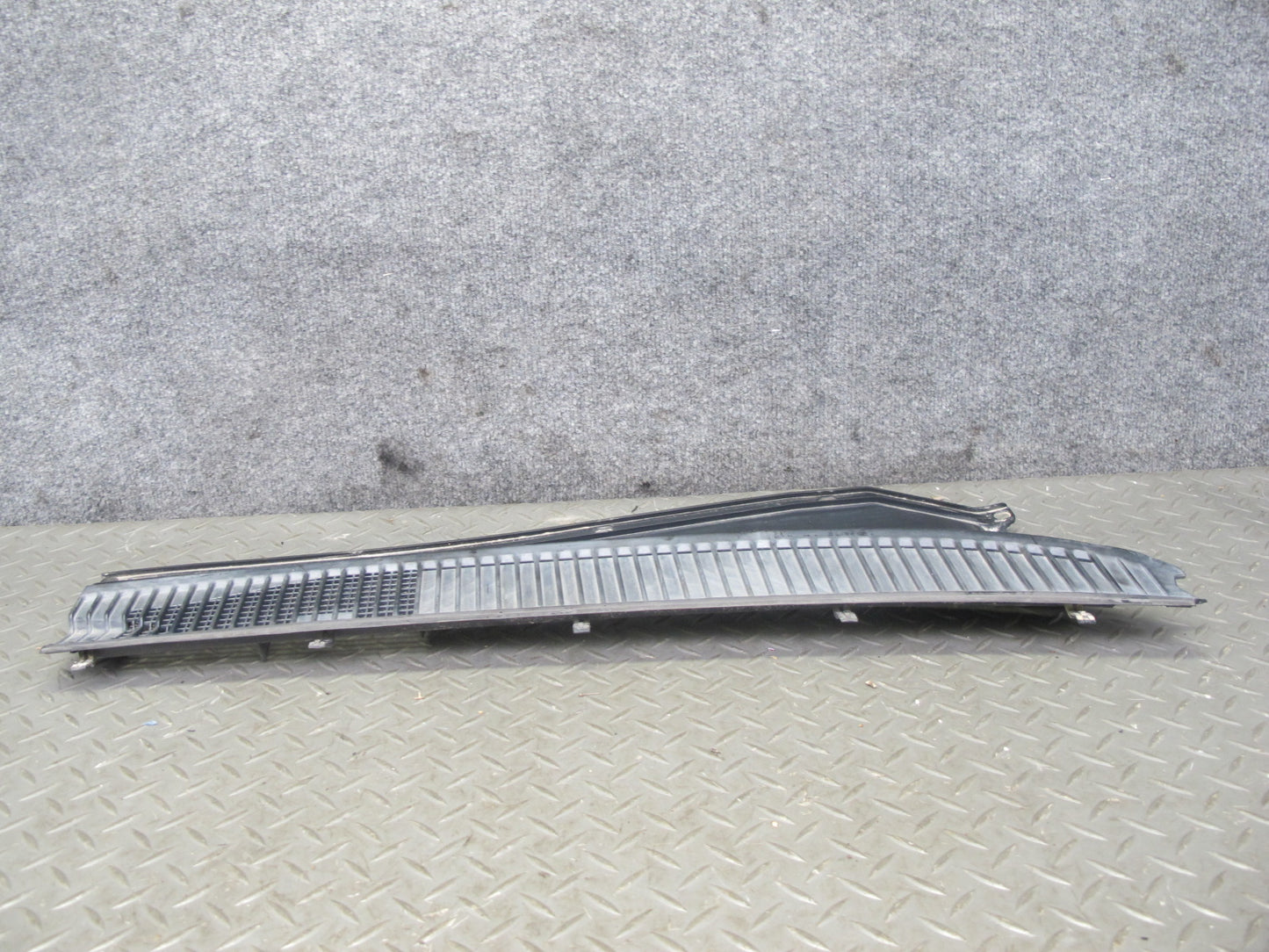 1998-2007 Lexus UZJ100L LX470 Front Windshield Left & Right Vent Cowl Seal Set