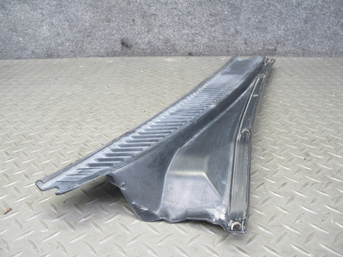 1998-2007 Lexus UZJ100L LX470 Front Windshield Left & Right Vent Cowl Seal Set