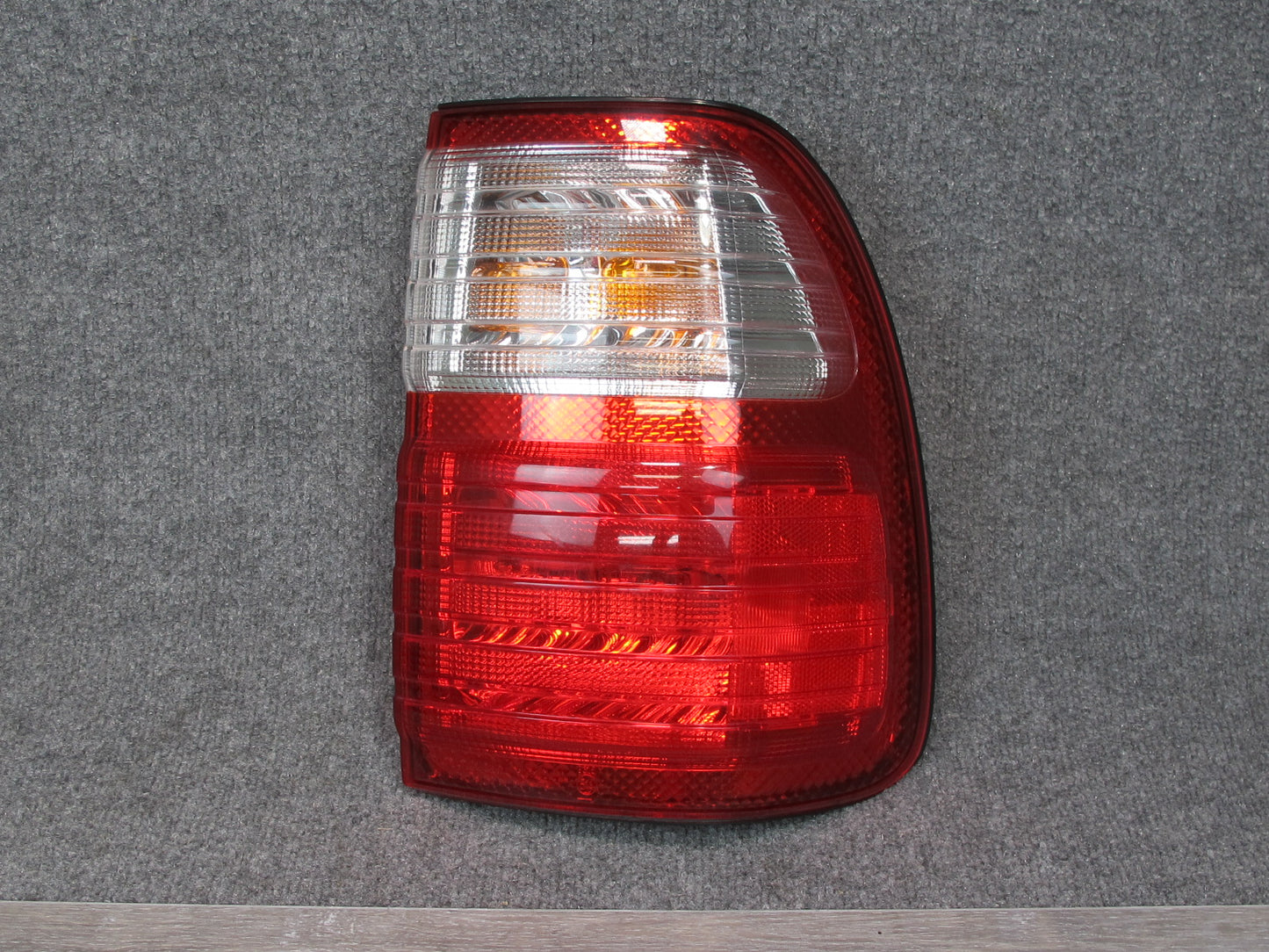 1998-2006 Lexus UZJ100L LX470 Rear Right Passenger Side Outer Tail Light Lamp