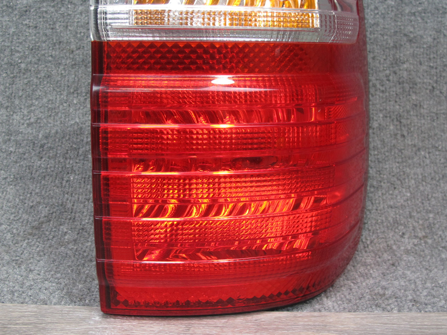 1998-2006 Lexus UZJ100L LX470 Rear Right Passenger Side Outer Tail Light Lamp