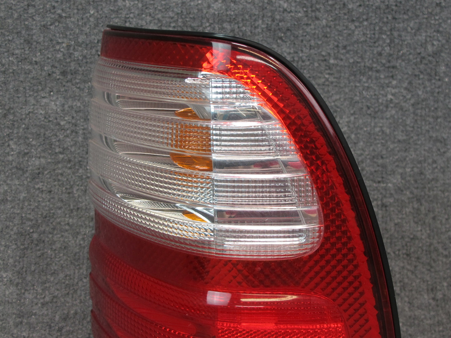 1998-2006 Lexus UZJ100L LX470 Rear Right Passenger Side Outer Tail Light Lamp