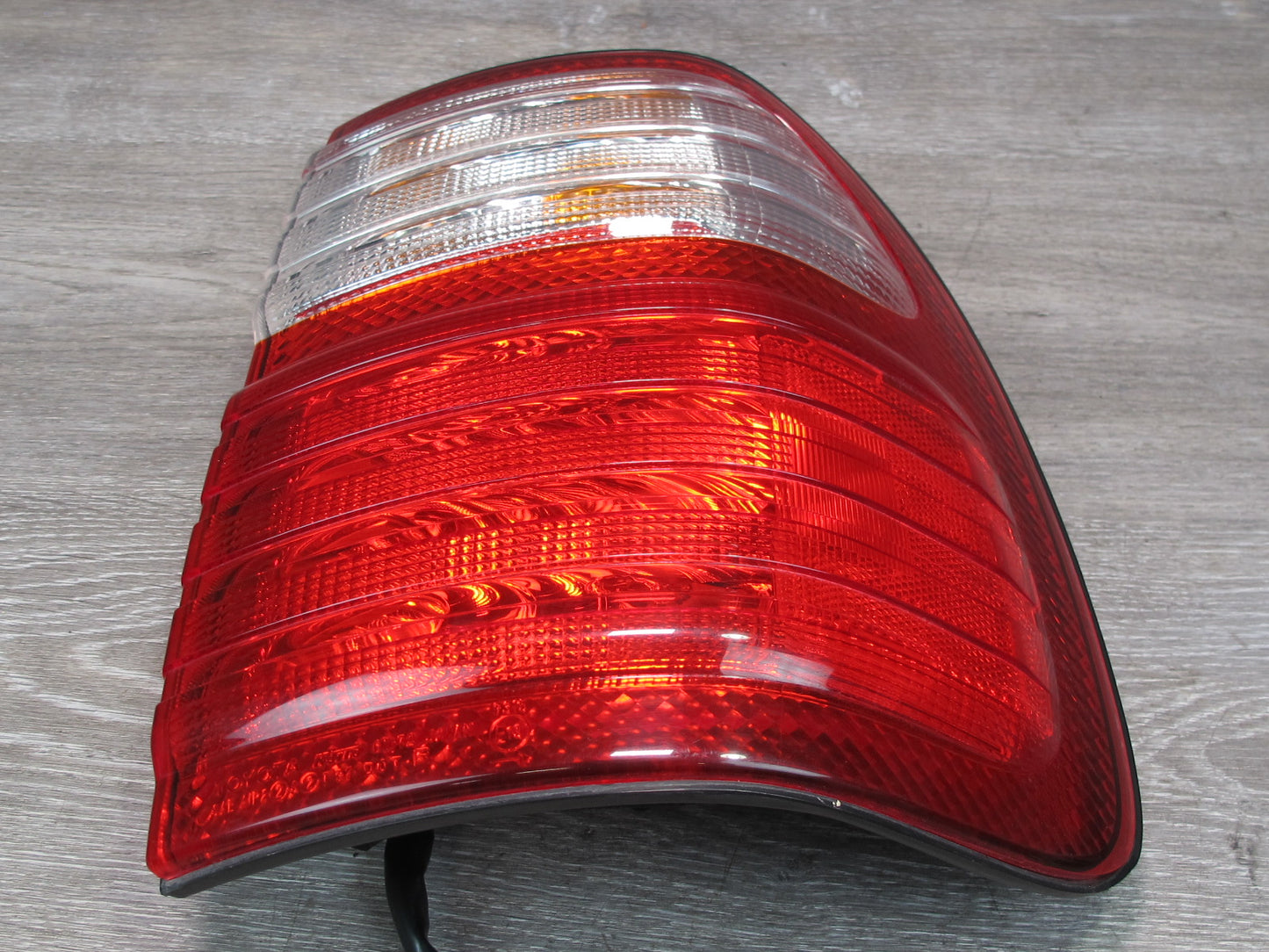 1998-2006 Lexus UZJ100L LX470 Rear Right Passenger Side Outer Tail Light Lamp