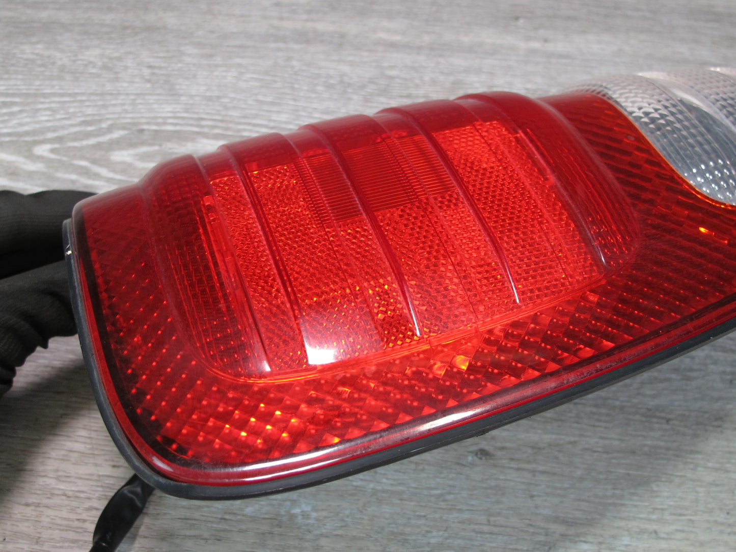 1998-2006 Lexus UZJ100L LX470 Rear Right Passenger Side Outer Tail Light Lamp