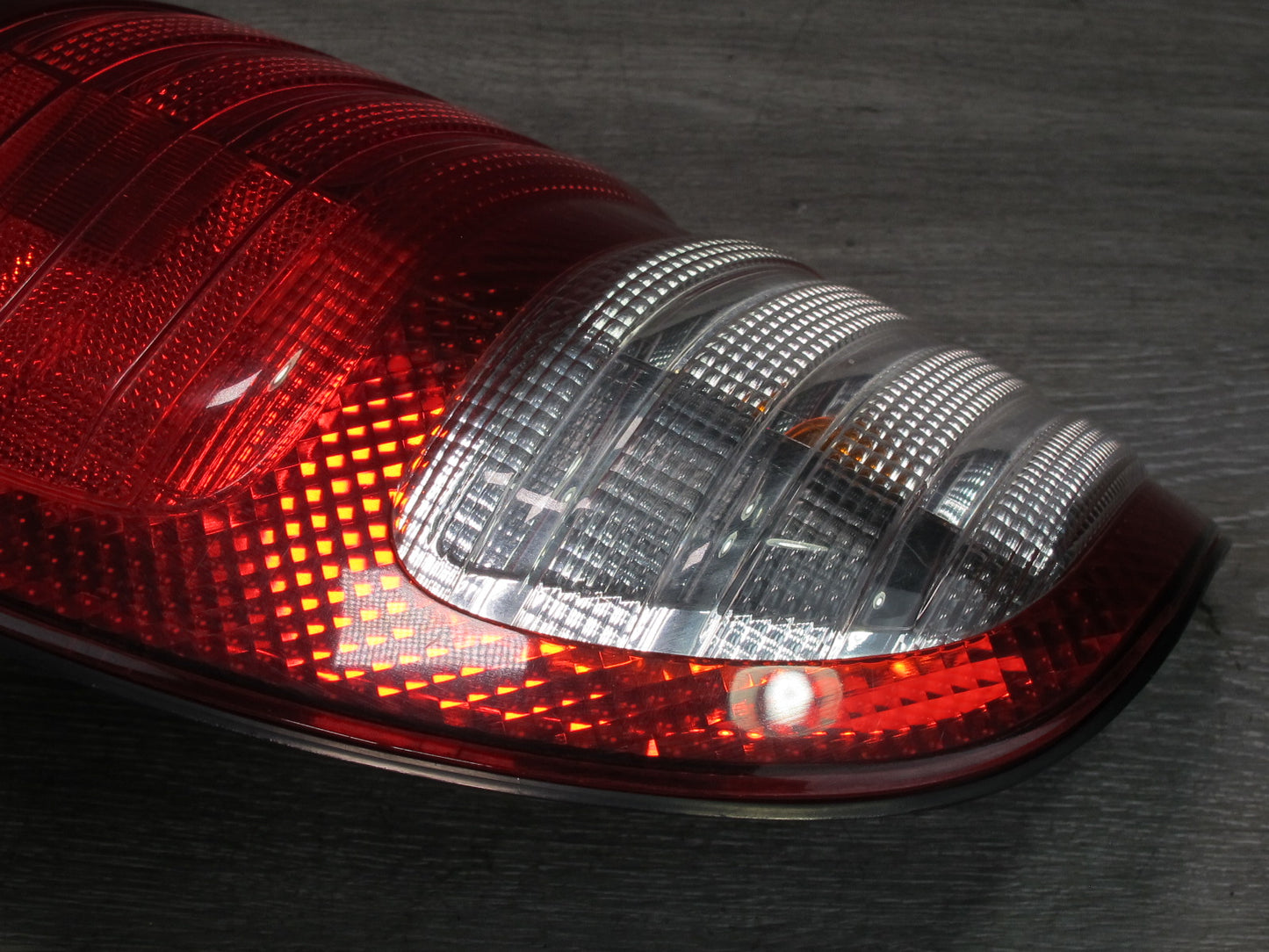 1998-2006 Lexus UZJ100L LX470 Rear Right Passenger Side Outer Tail Light Lamp