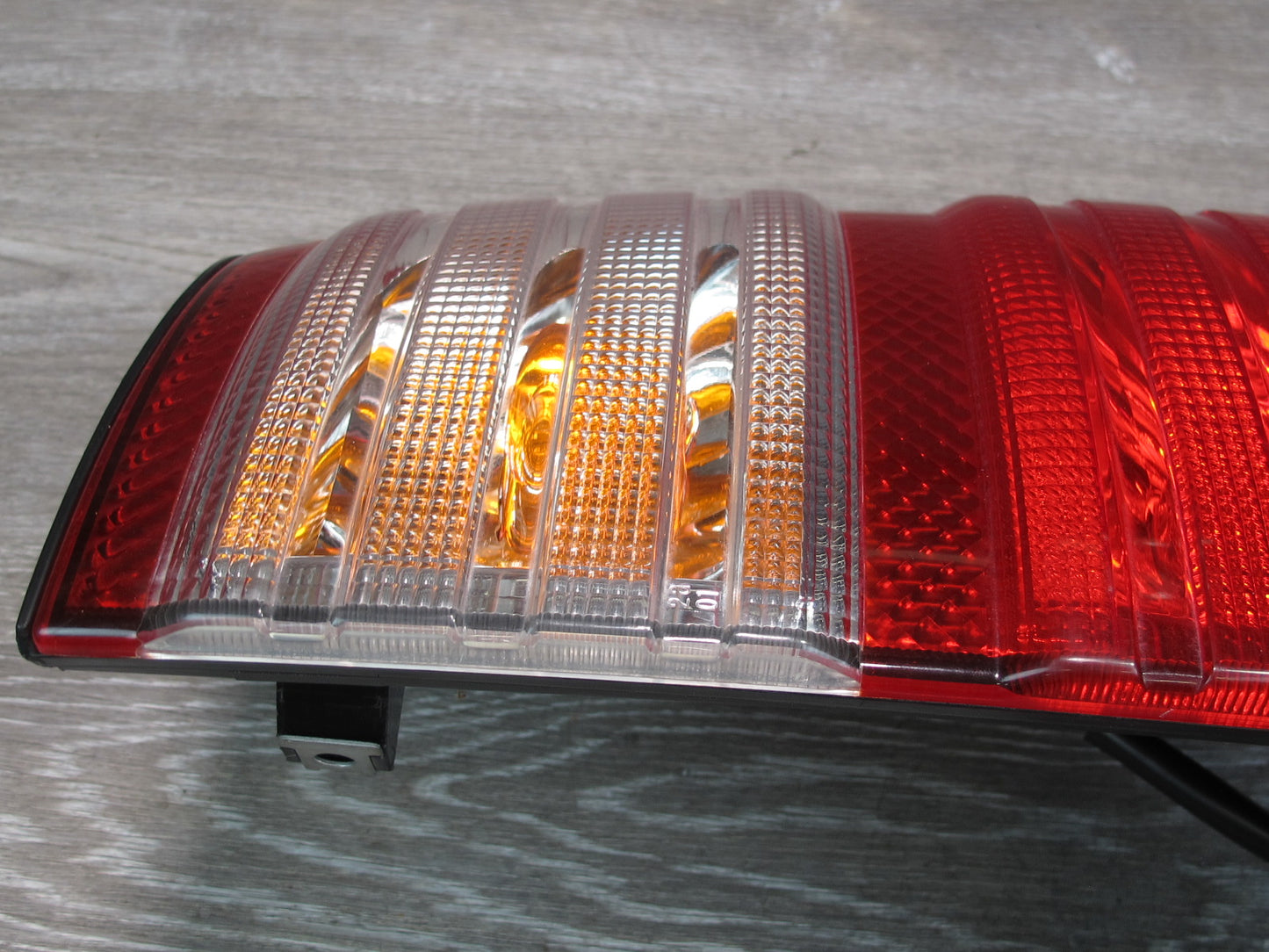 1998-2006 Lexus UZJ100L LX470 Rear Right Passenger Side Outer Tail Light Lamp