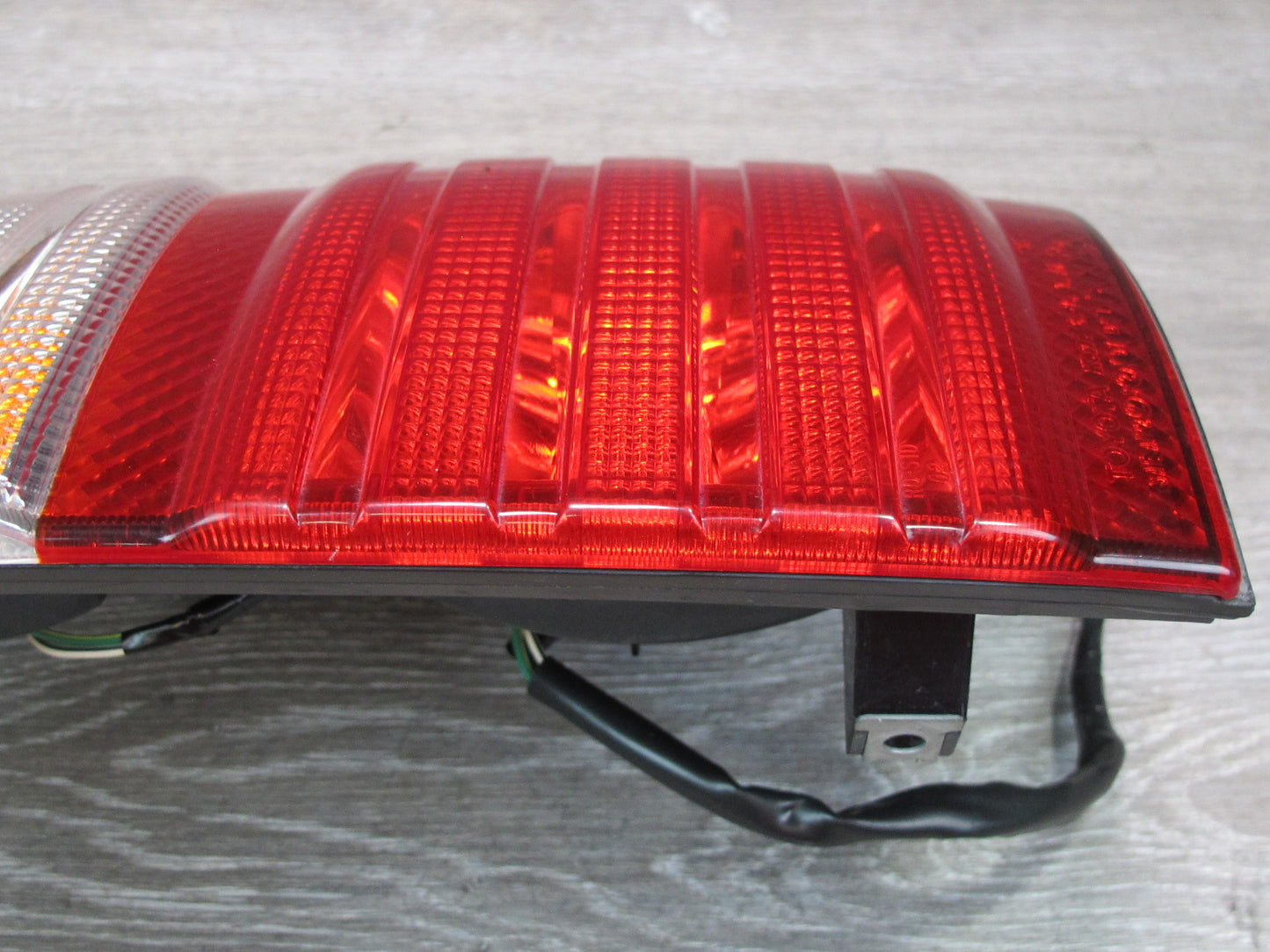 1998-2006 Lexus UZJ100L LX470 Rear Right Passenger Side Outer Tail Light Lamp