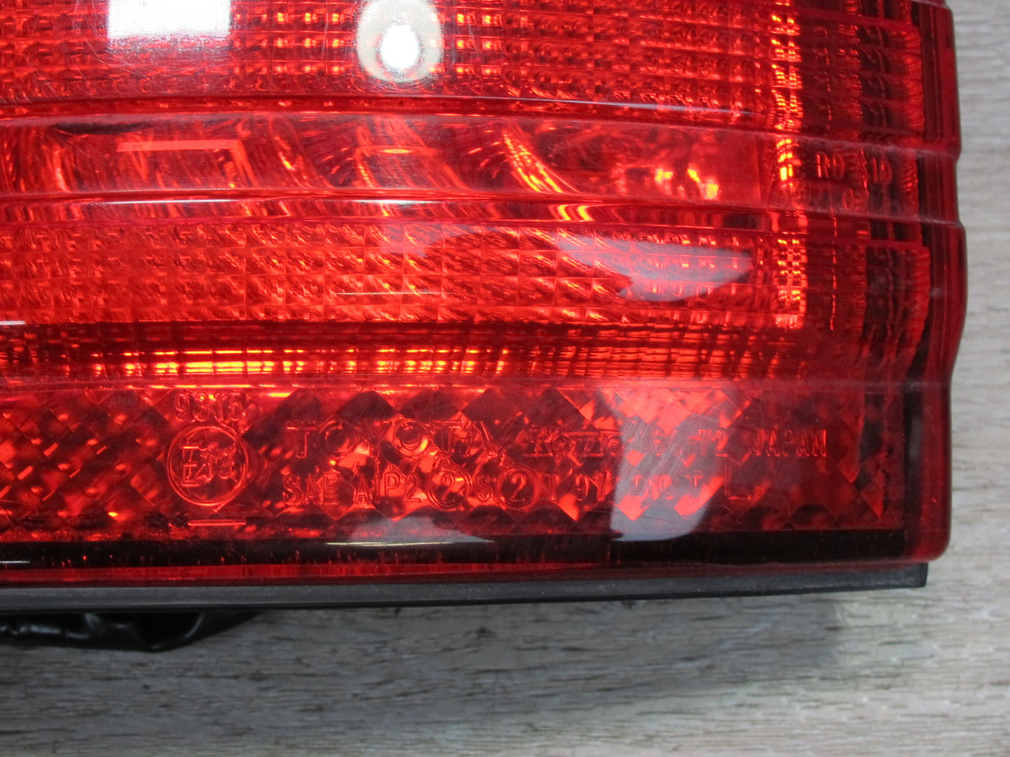 1998-2006 Lexus UZJ100L LX470 Rear Left Drvier Side Outer Tail Light Lamp