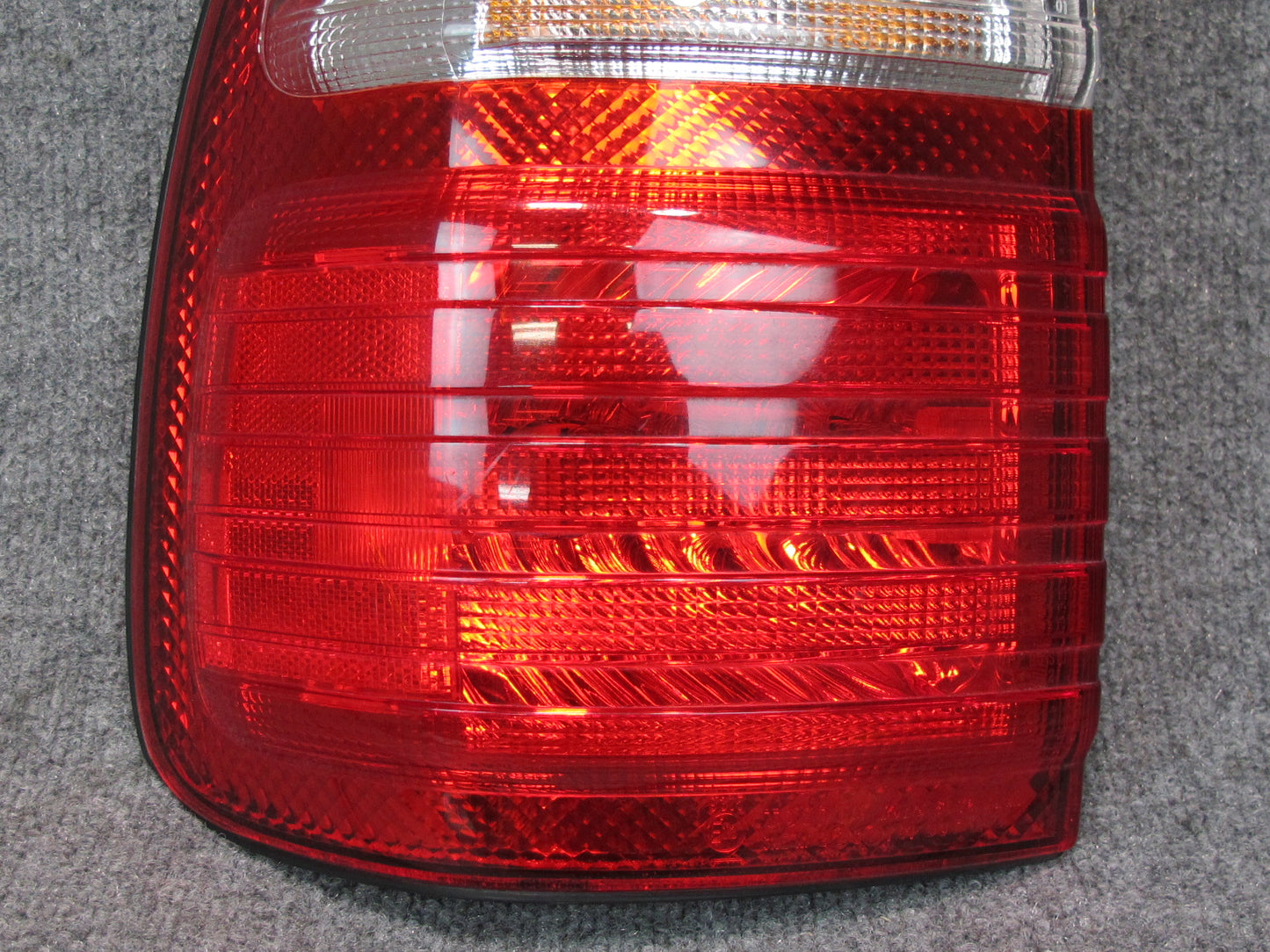 1998-2006 Lexus UZJ100L LX470 Rear Left Drvier Side Outer Tail Light Lamp